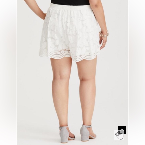 NWOT Torrid Ivory Floral Lace Shorts Size 1 X - Picture 3 of 8